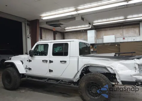 2025 Jeep Gladiator Nighthawk z USA, uszkodzony, nr VIN 1C6PJTAG4SL505220